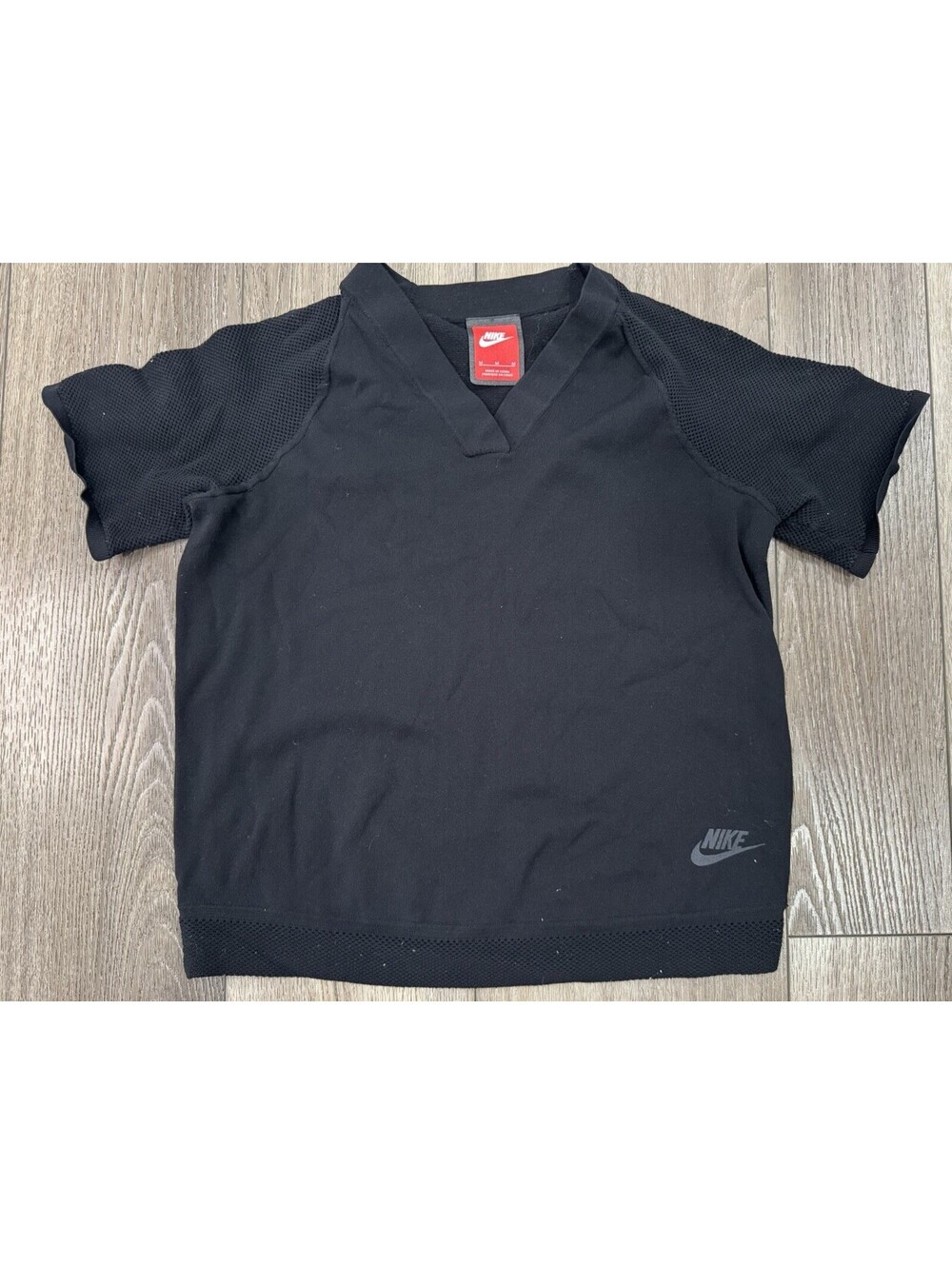 Nike Tech Women s M Black Knit Training Top Short Sleeve V-Neckline